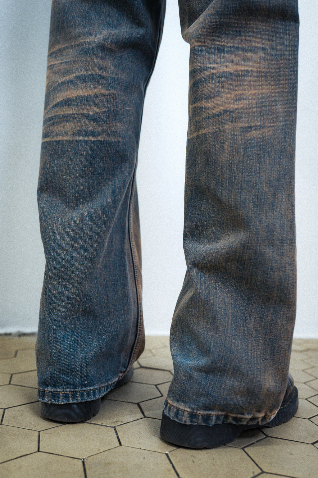 BURNT WASH BOOTCUT DENIM